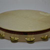 Tamburelli in legno di faggio naturale  con pelle di capretto diametro cm 40 altezza cm 6 con n. 12 coppie di sonagli da cm 4