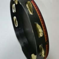 Tamburelli con pelle di capretto e legno colorati in legno di faggio nero, diametro cm 35 altezza cm 6 con n°9 coppie di sonagli da cm 6 - immagine 2